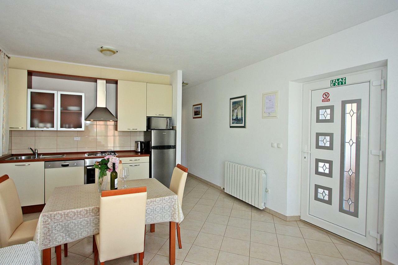 Apartment Igor Supetar Eksteriør bilde
